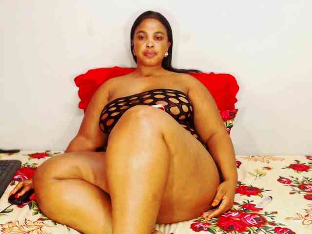 DivineBootyxxx webcam