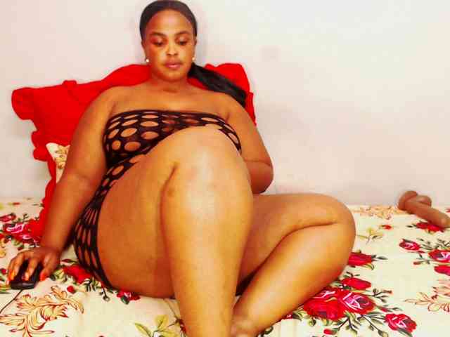 DivineBootyxxx webcam