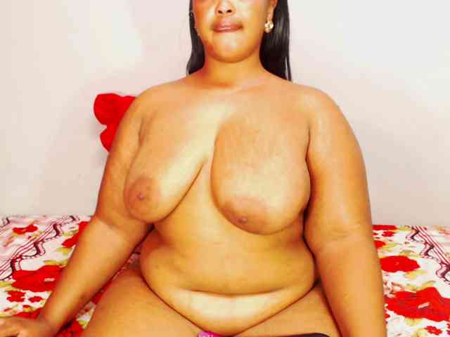 DivineBootyxxx webcam