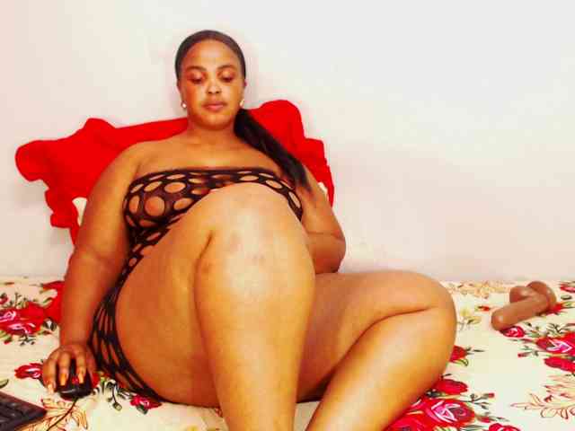 DivineBootyxxx webcam