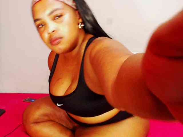 DivineBootyxxx webcam