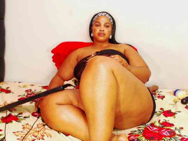 DivineBootyxxx webcam