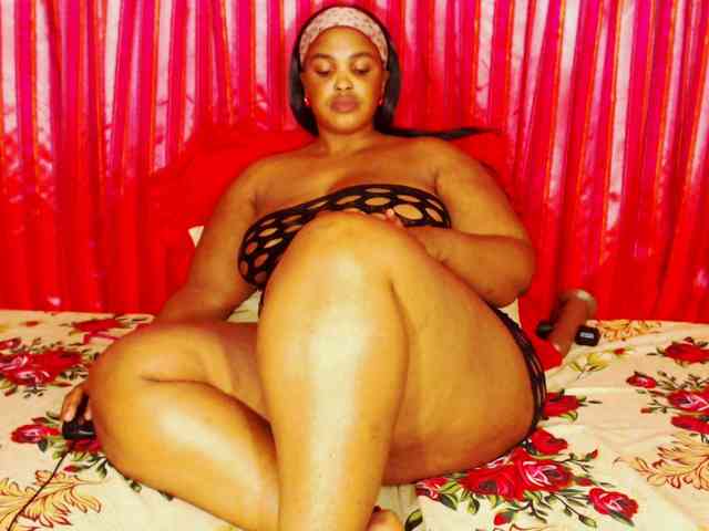 DivineBootyxxx webcam