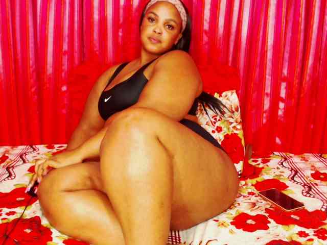 DivineBootyxxx webcam