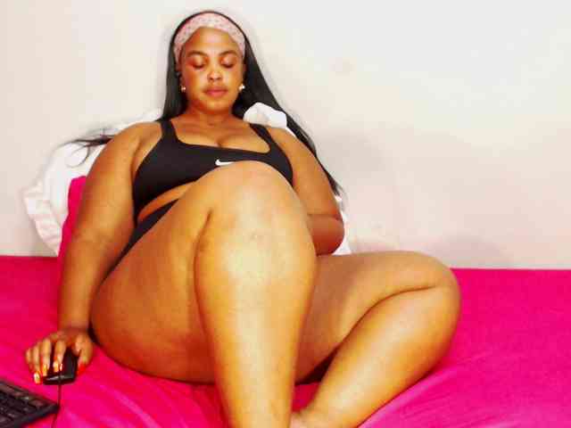 DivineBootyxxx webcam