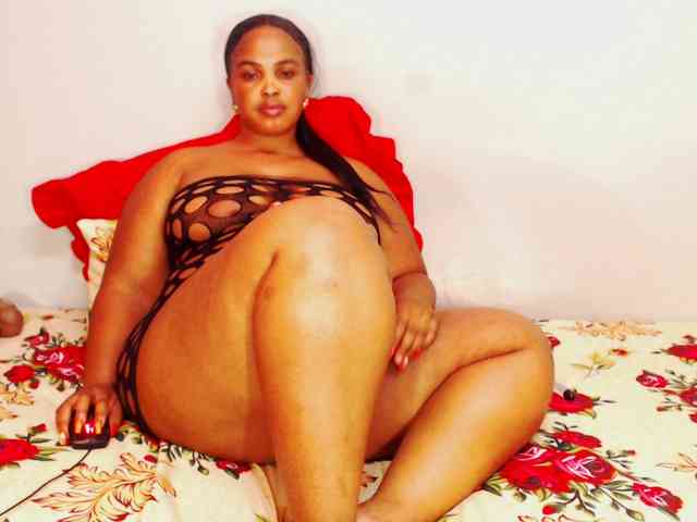 DivineBootyxxx webcam