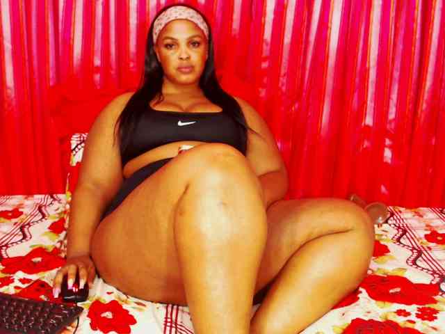 DivineBootyxxx webcam