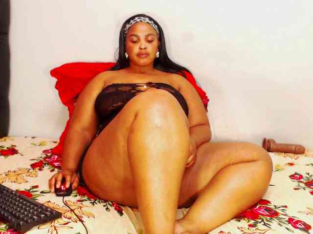 DivineBootyxxx webcam