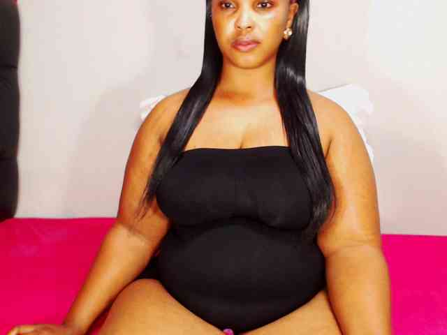 DivineBootyxxx webcam