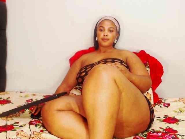 DivineBootyxxx webcam