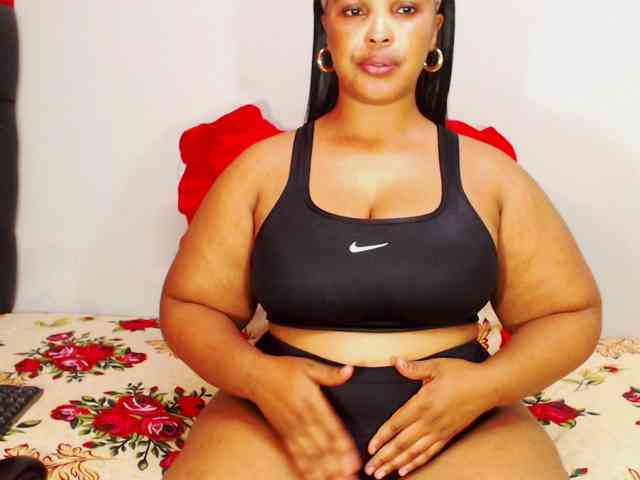 DivineBootyxxx webcam