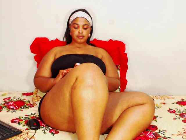 DivineBootyxxx webcam