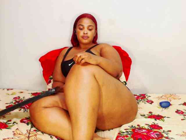 DivineBootyxxx webcam