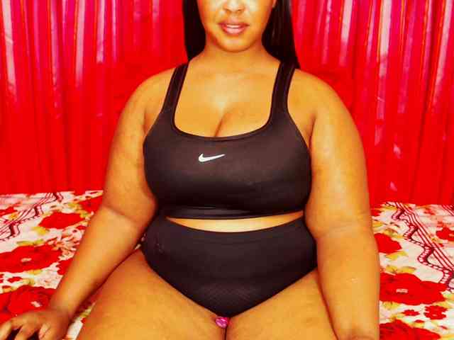 DivineBootyxxx webcam