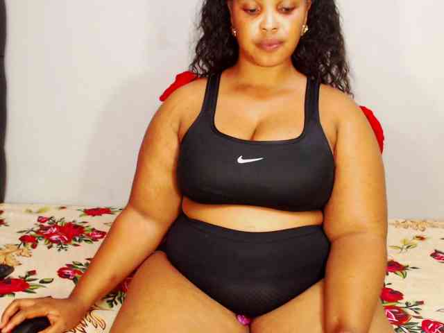 DivineBootyxxx webcam