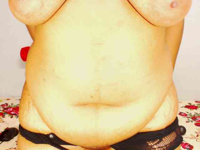 DivineBootyxxx webcam