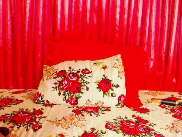 DivineBootyxxx webcam