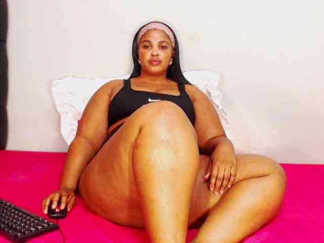 DivineBootyxxx webcam