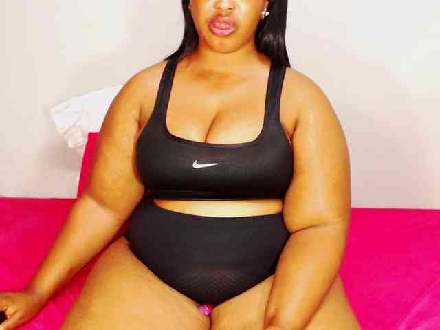 DivineBootyxxx webcam