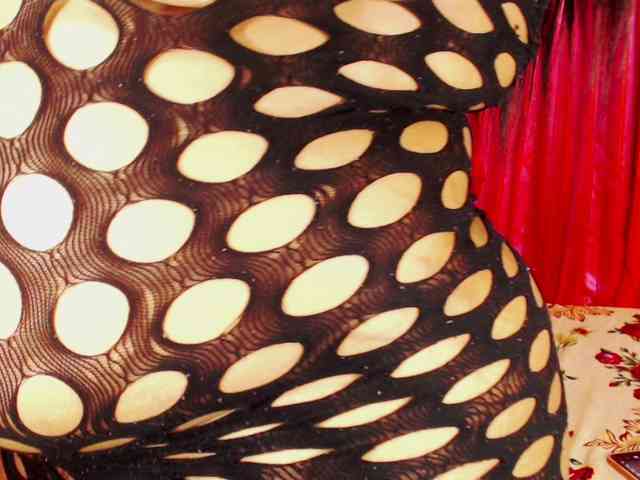 DivineBootyxxx webcam