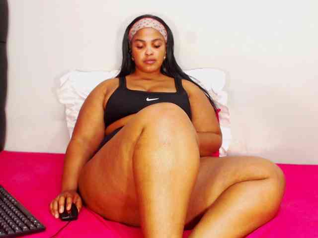 DivineBootyxxx webcam