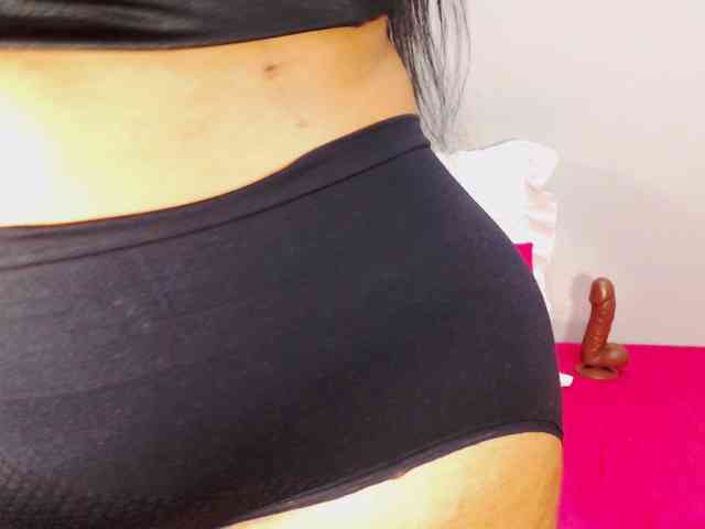 DivineBootyxxx webcam