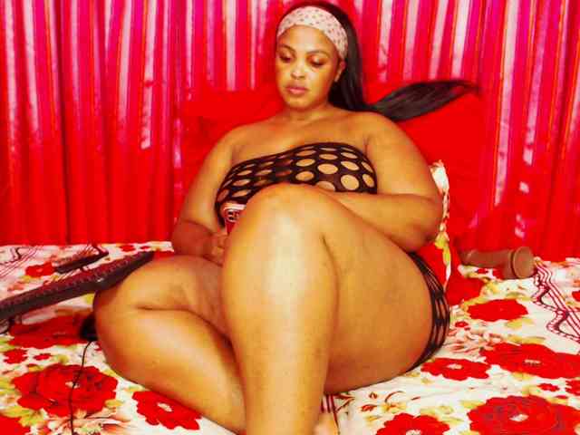 DivineBootyxxx webcam