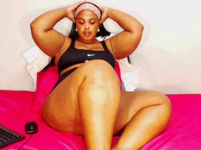 DivineBootyxxx webcam