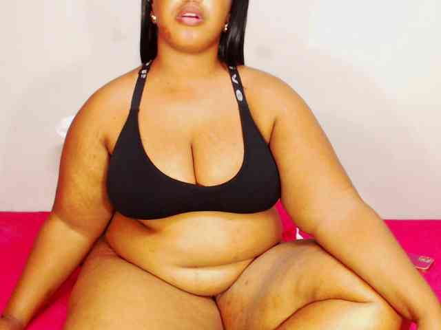 DivineBootyxxx webcam