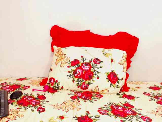 DivineBootyxxx webcam