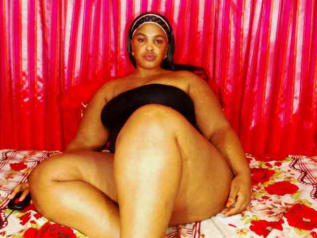 DivineBootyxxx webcam