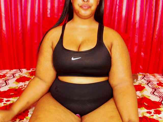 DivineBootyxxx webcam