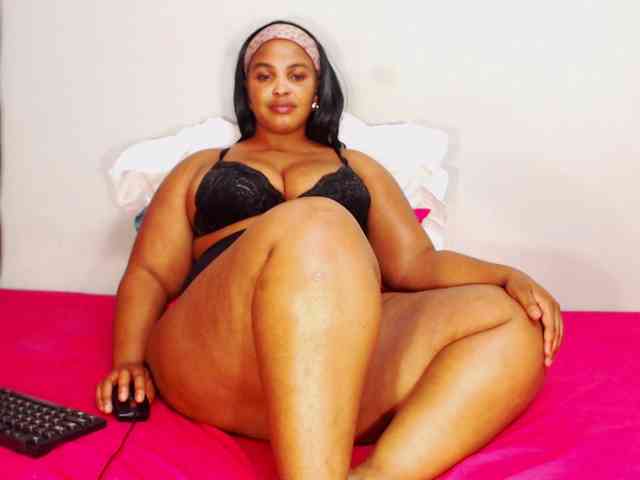 DivineBootyxxx webcam