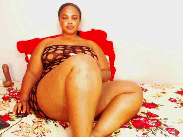 DivineBootyxxx webcam