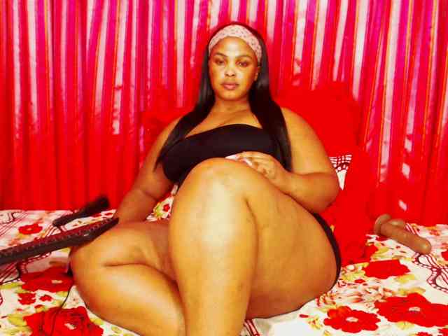 DivineBootyxxx webcam