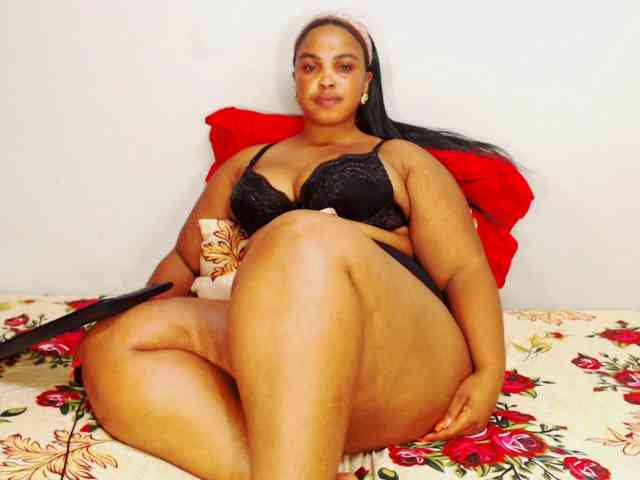 DivineBootyxxx webcam