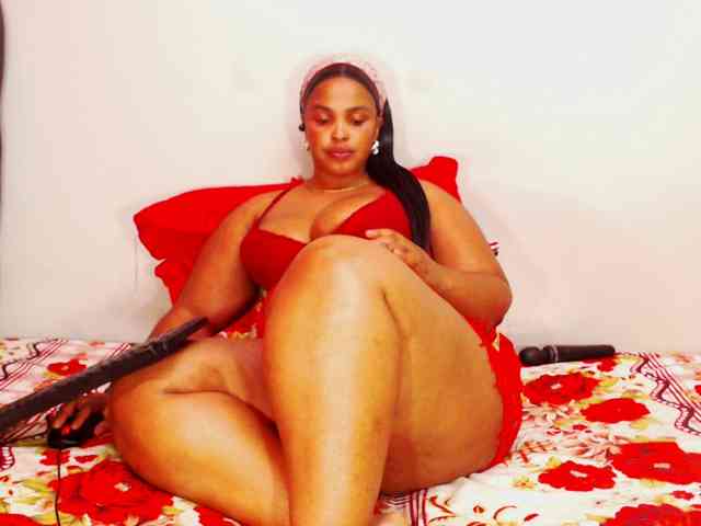 DivineBootyxxx webcam