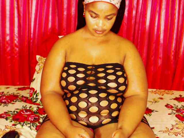 DivineBootyxxx webcam