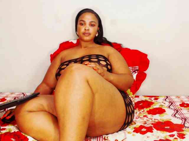 DivineBootyxxx webcam