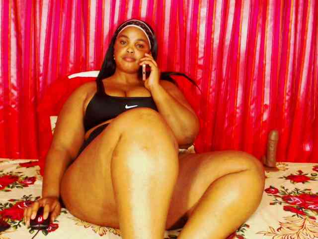 DivineBootyxxx webcam