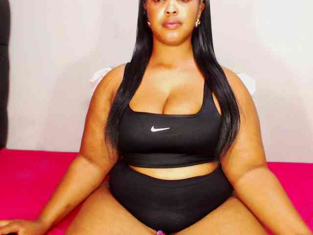 DivineBootyxxx webcam