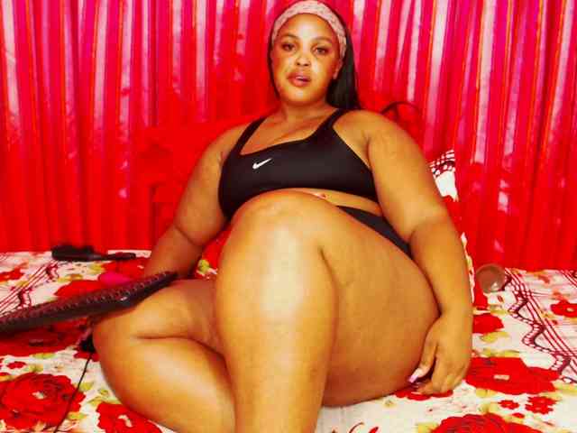 DivineBootyxxx webcam