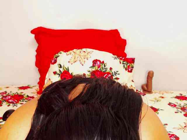 DivineBootyxxx webcam