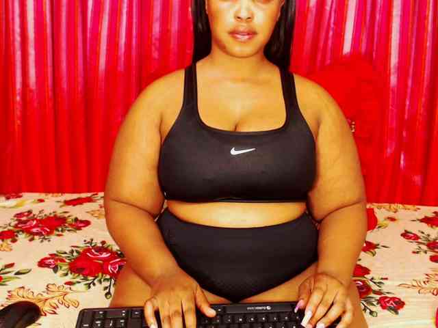 DivineBootyxxx webcam