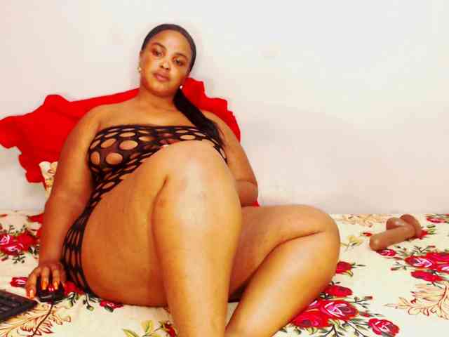 DivineBootyxxx webcam