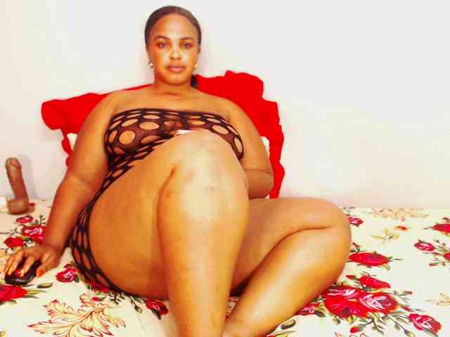 DivineBootyxxx webcam