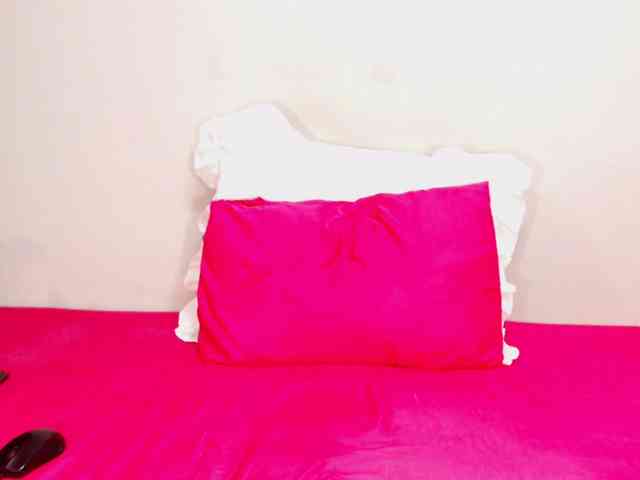 DivineBootyxxx webcam