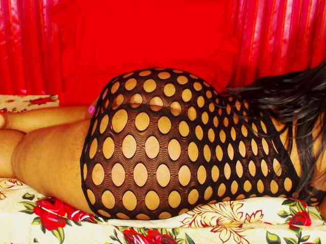 DivineBootyxxx webcam