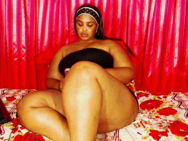 DivineBootyxxx webcam