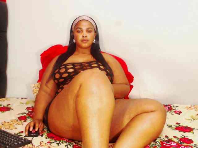 DivineBootyxxx webcam